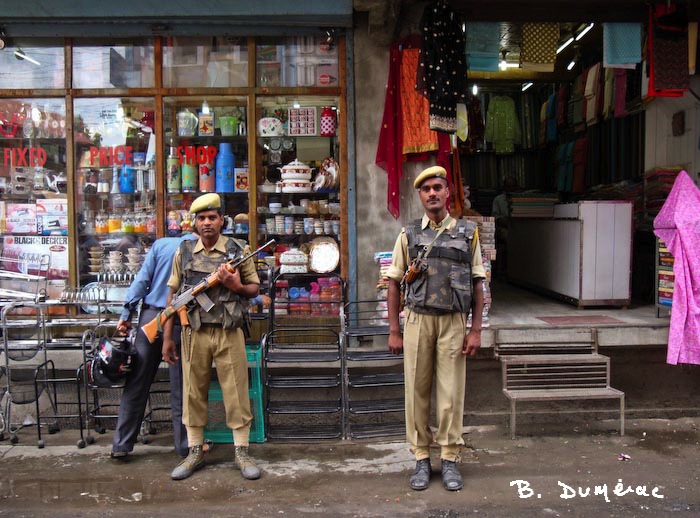 soldats à Srinagar