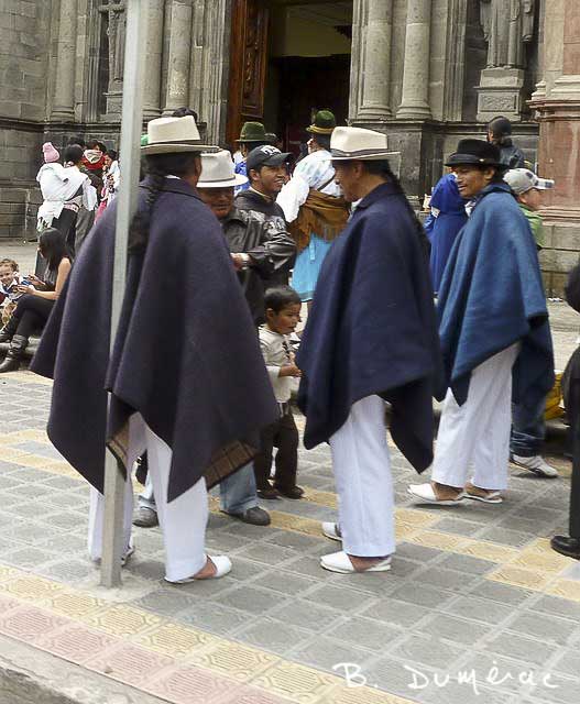 Hommes à Otavalo