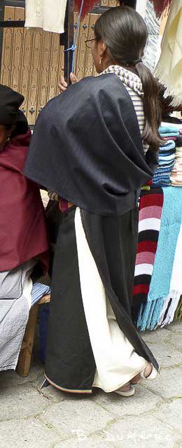 Femme à Otavalo